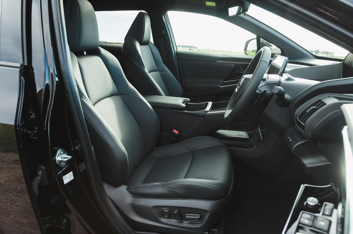 10 Subaru Solterra RT 2023 front seats