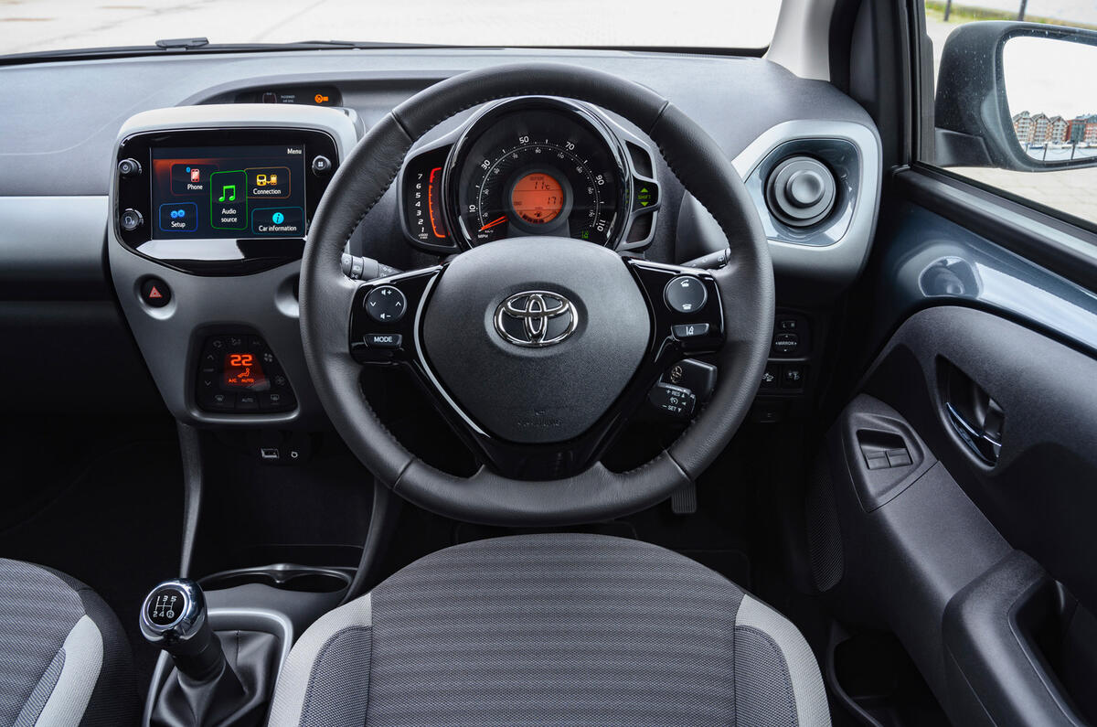 10 Toyota Aygo 2019 UK RT dashboard 10 Toyota Aygo 2019 UK RT dashboard