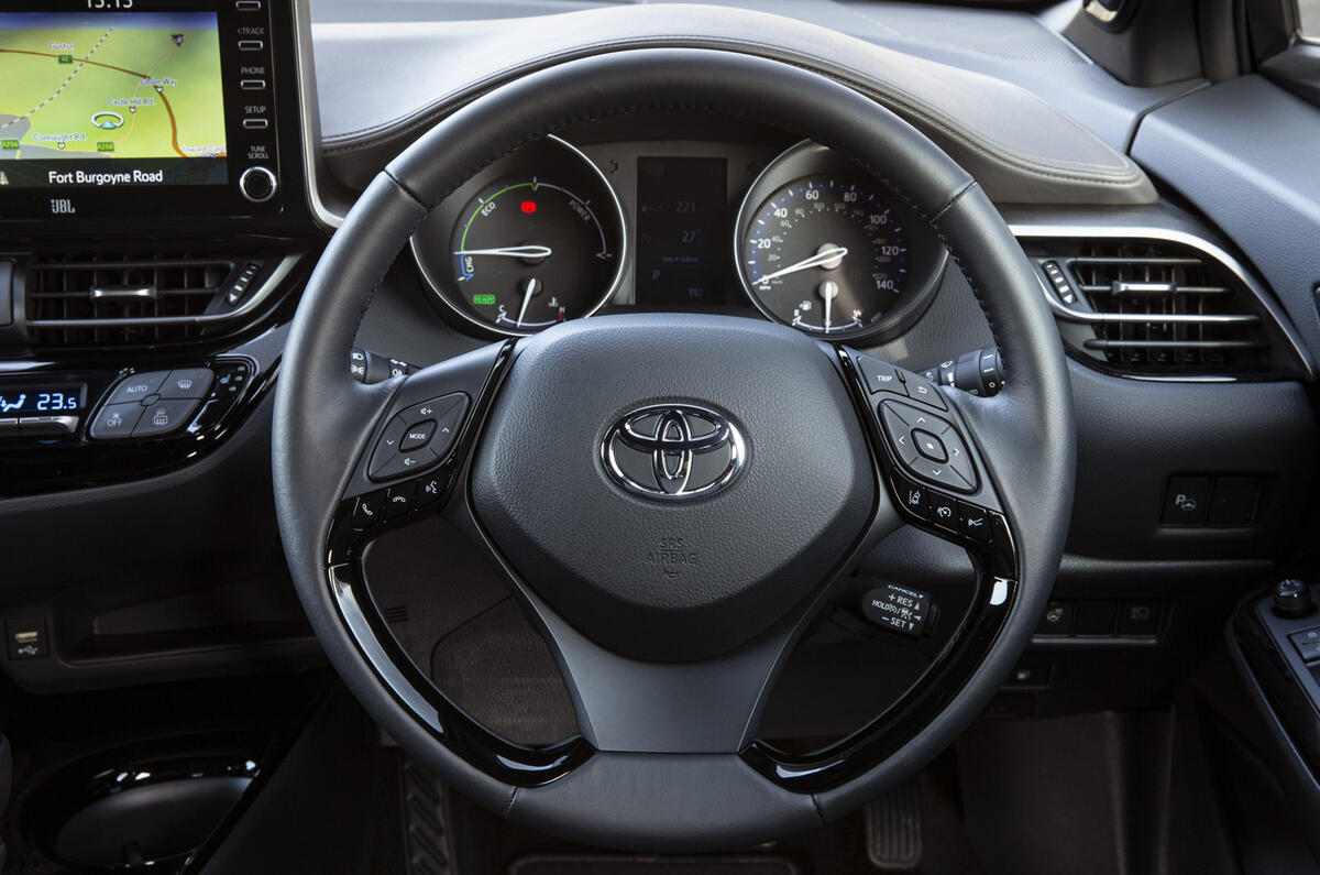 10 Toyota C HR 2021 RT steering wheel