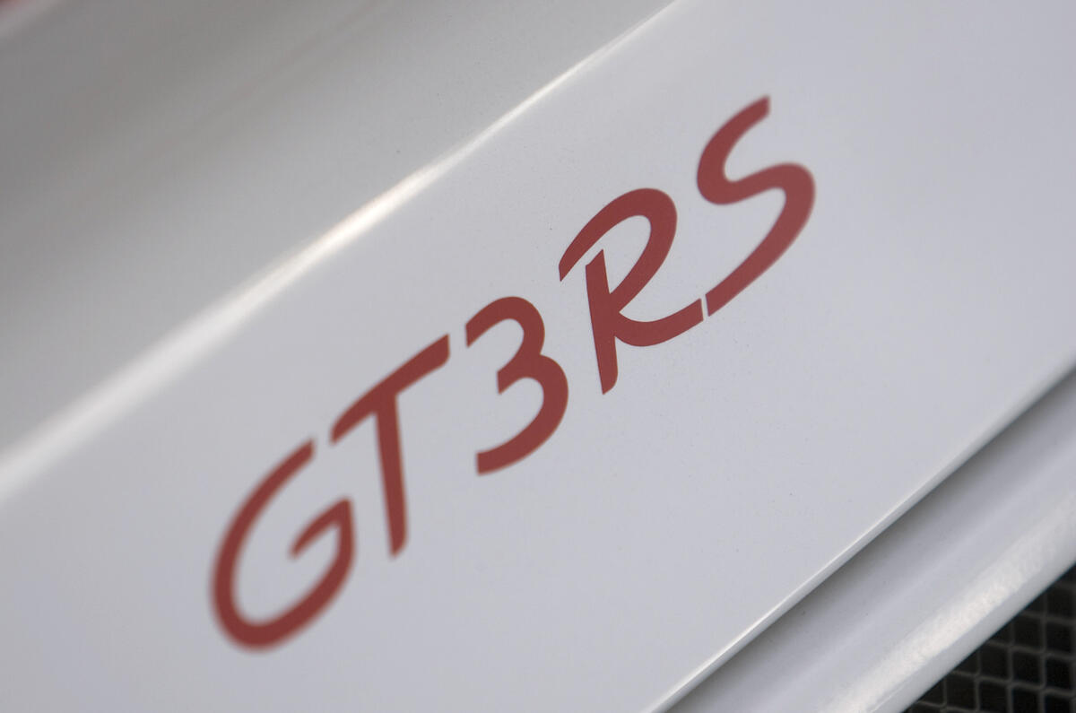 Porsche 911 GT3 RS badging