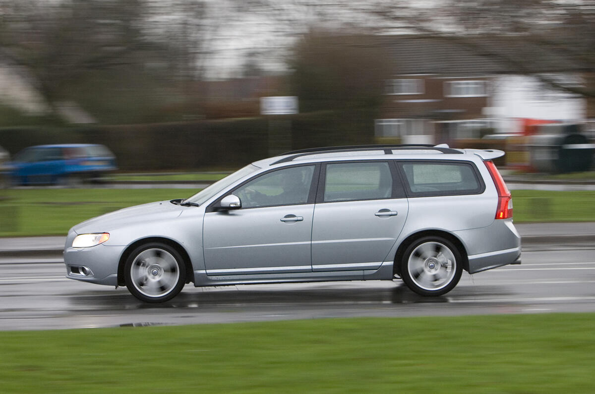 Volvo V70 v Skoda Superb