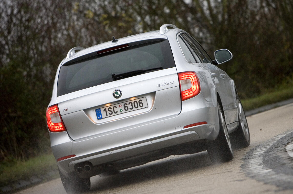 Volvo V70 v Skoda Superb