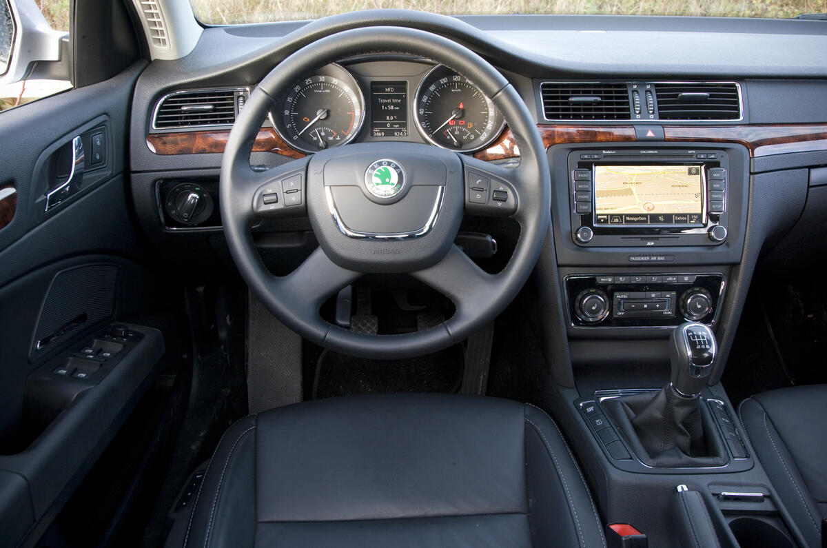 Volvo V70 v Skoda Superb