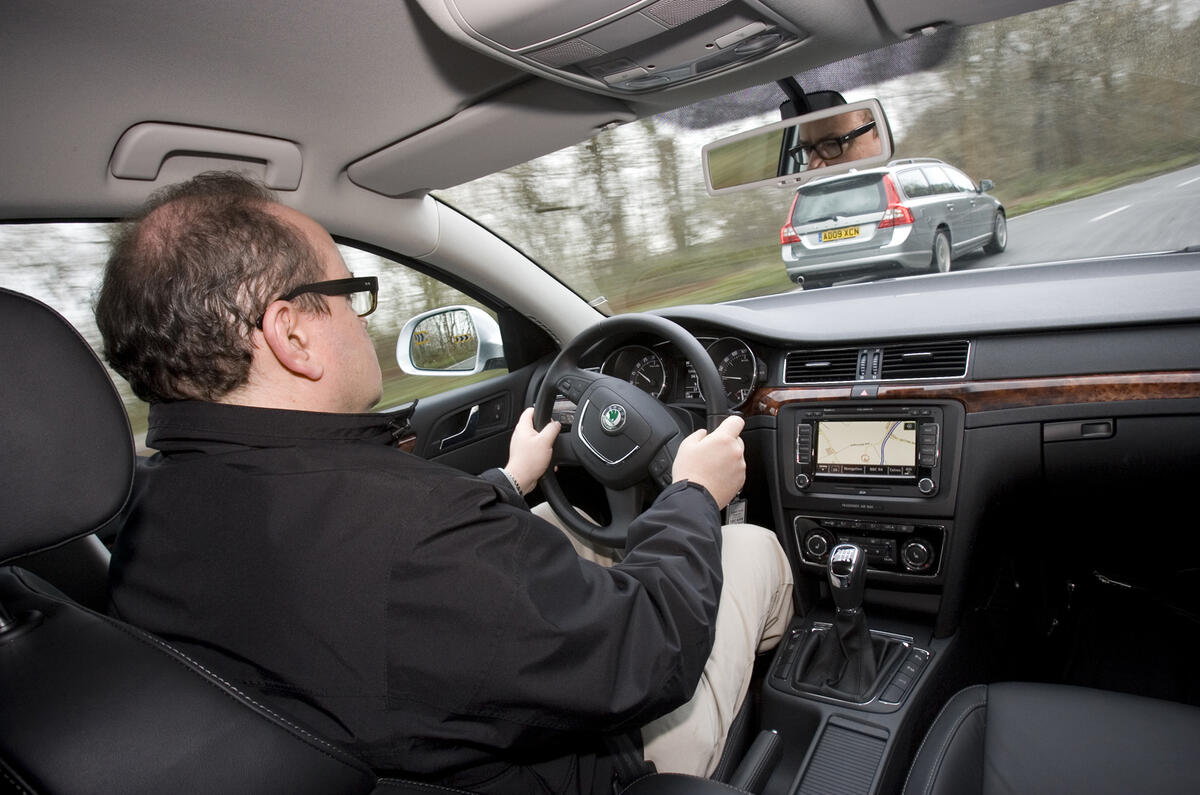 Volvo V70 v Skoda Superb