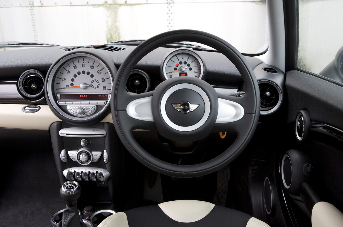 no title Citroen DS3 vs Mini Cooper vs Fiat 500