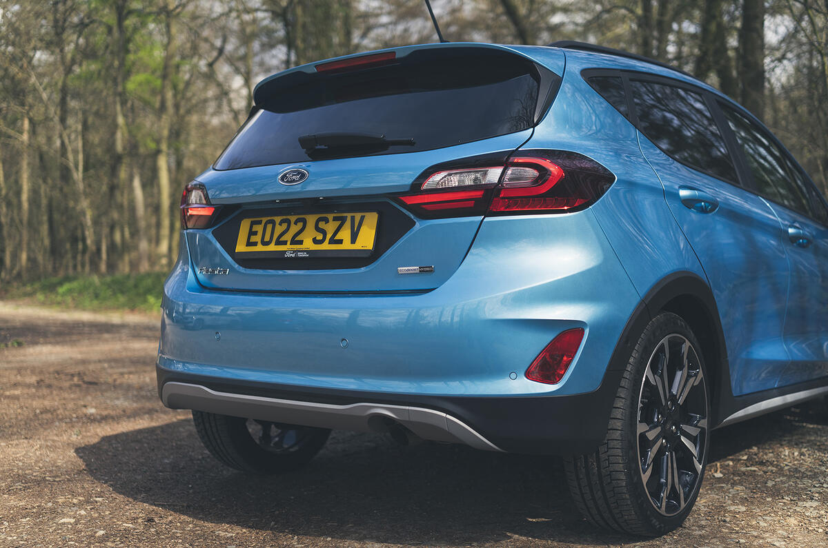 10 Ford Fiesta Active hatchback 10 Ford Fiesta Active hatchback