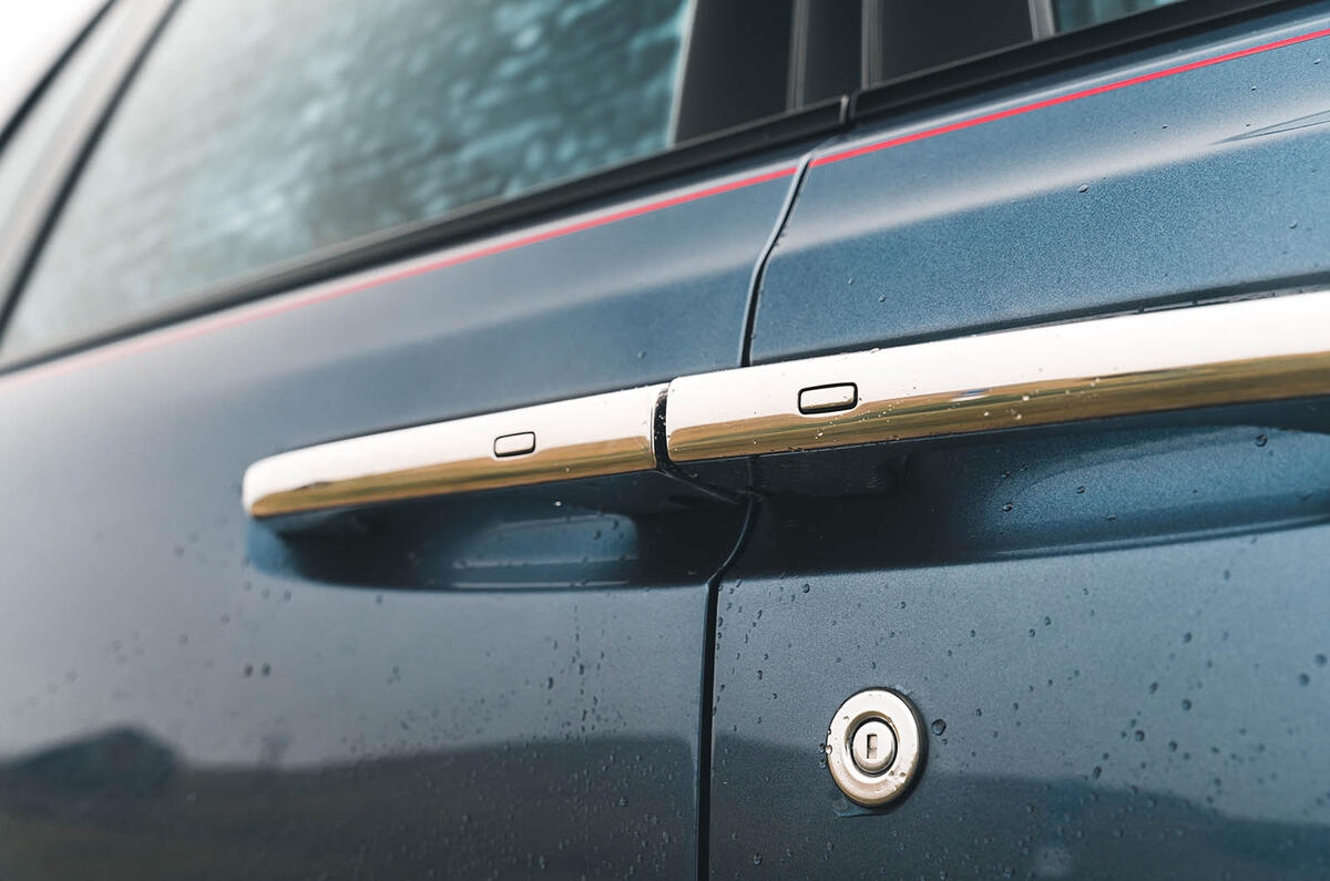 10 Rolls Royce Phantom S2 doorhandles