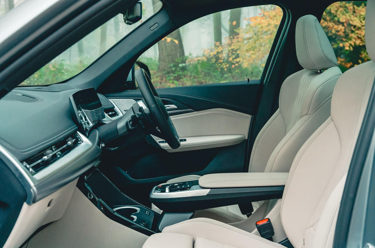 10b BMW X1 23i RT 2023 front seats 10b BMW X1 23i RT 2023 front seats