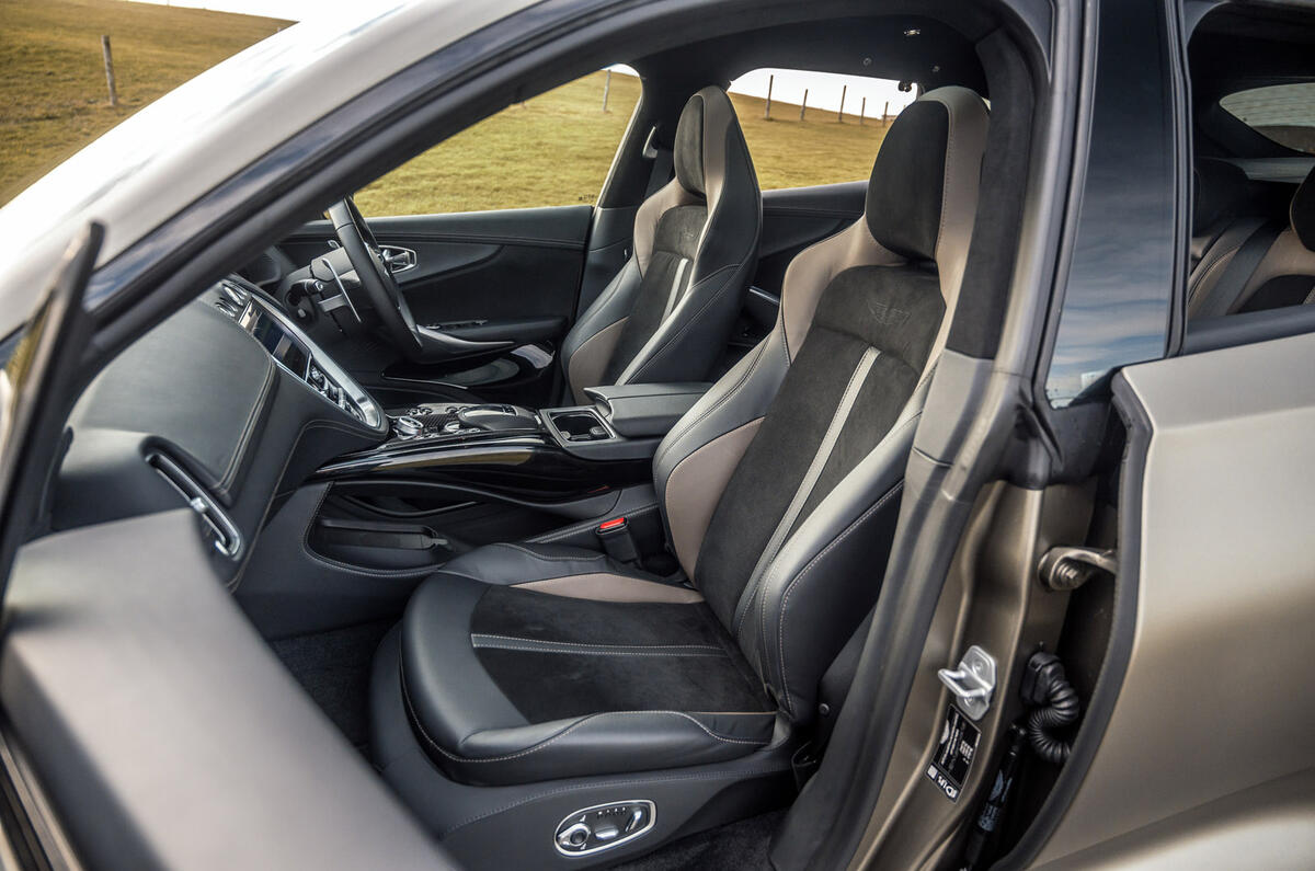 11 Aston Martin DBX 707 RT 2022 front seats 11 Aston Martin DBX 707 RT 2022 front seats
