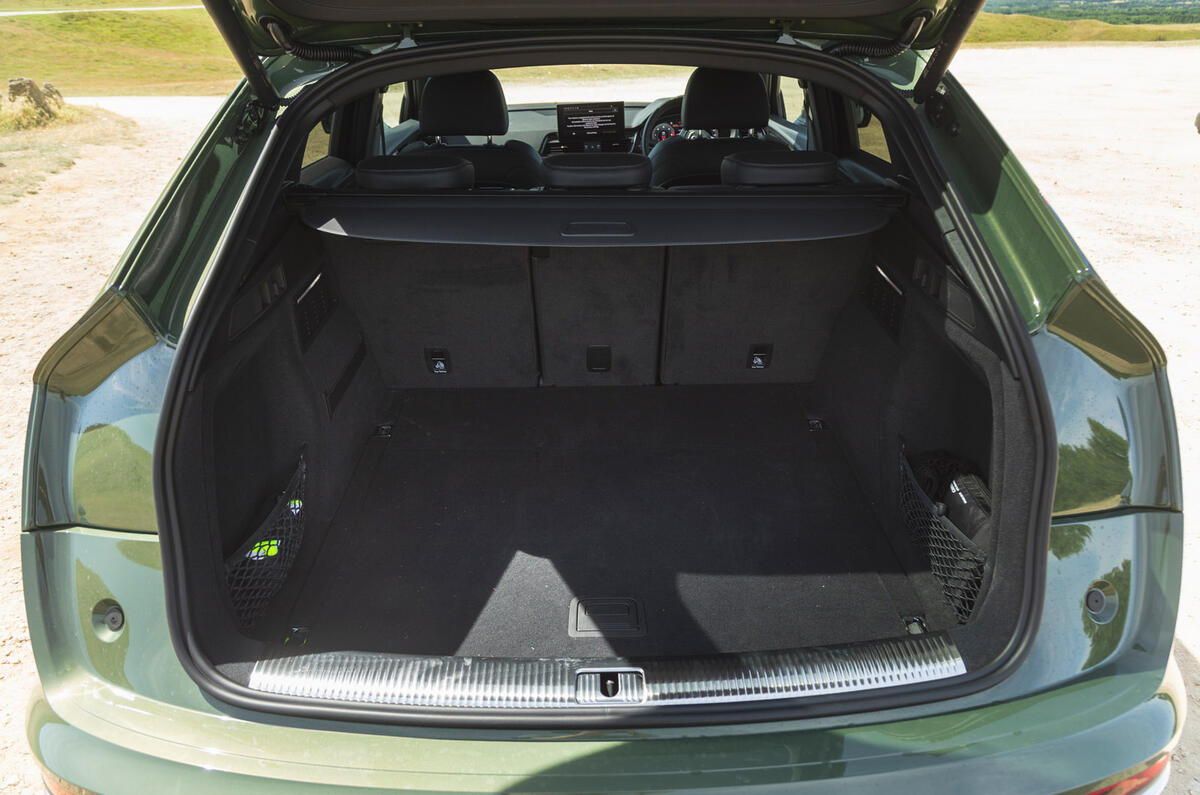 11 Audi SQ5 Sportback RT 2022 boot