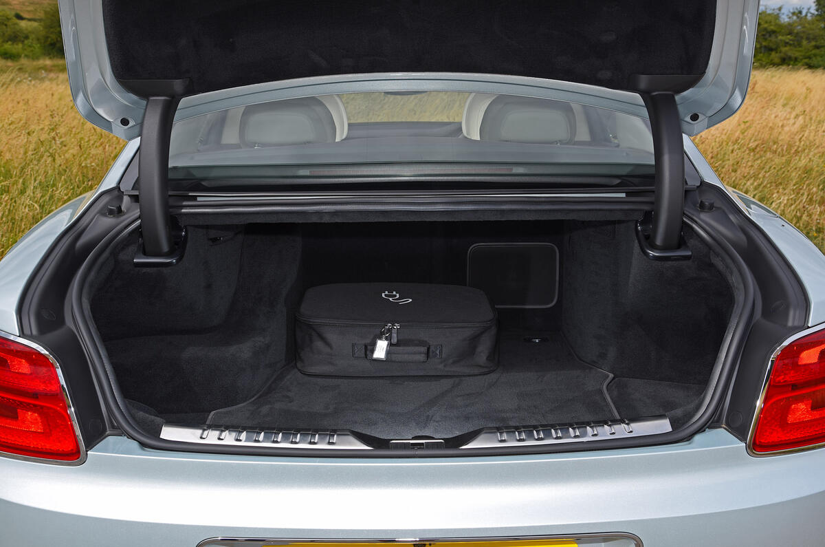 11 Bentley Flying Spur Hybrid RT 2022 boot