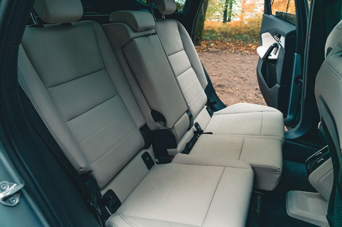 11 BMW X1 23i RT 2023 rear seats 11 BMW X1 23i RT 2023 rear seats