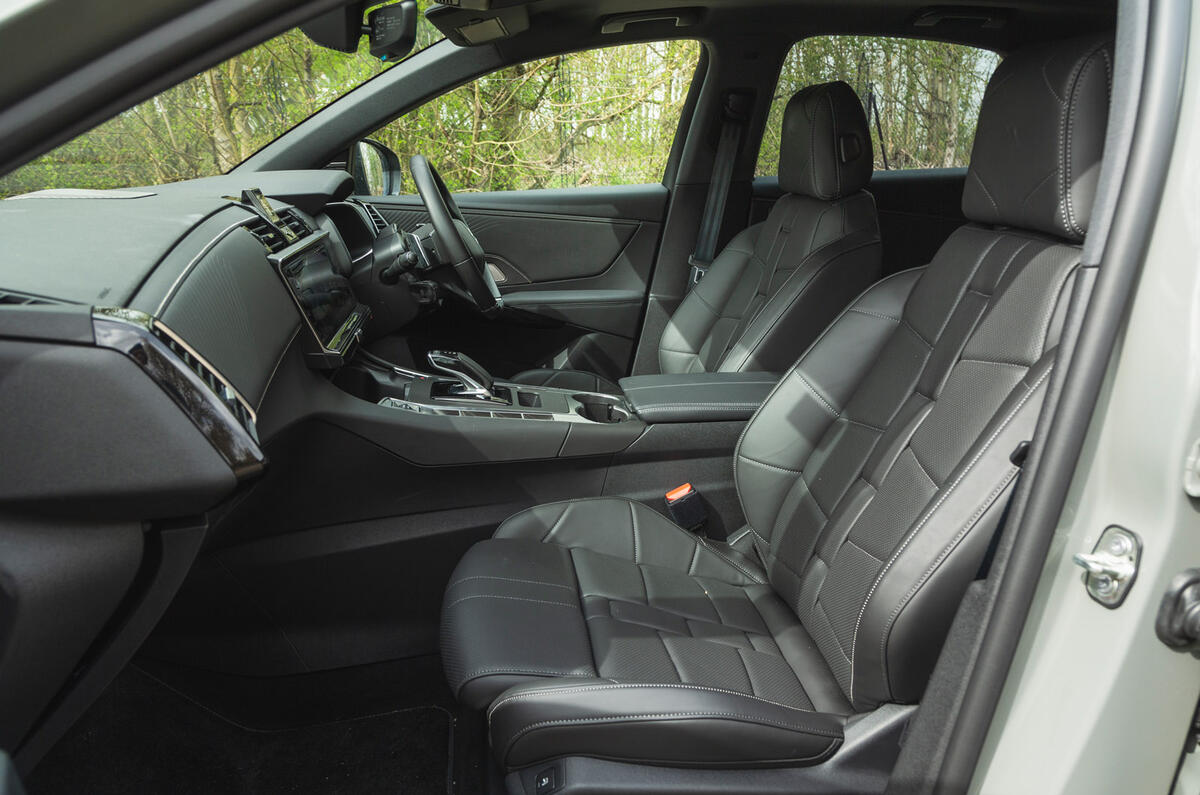 11 DS 7 E Tense 4x4 360 2023 RT front seats