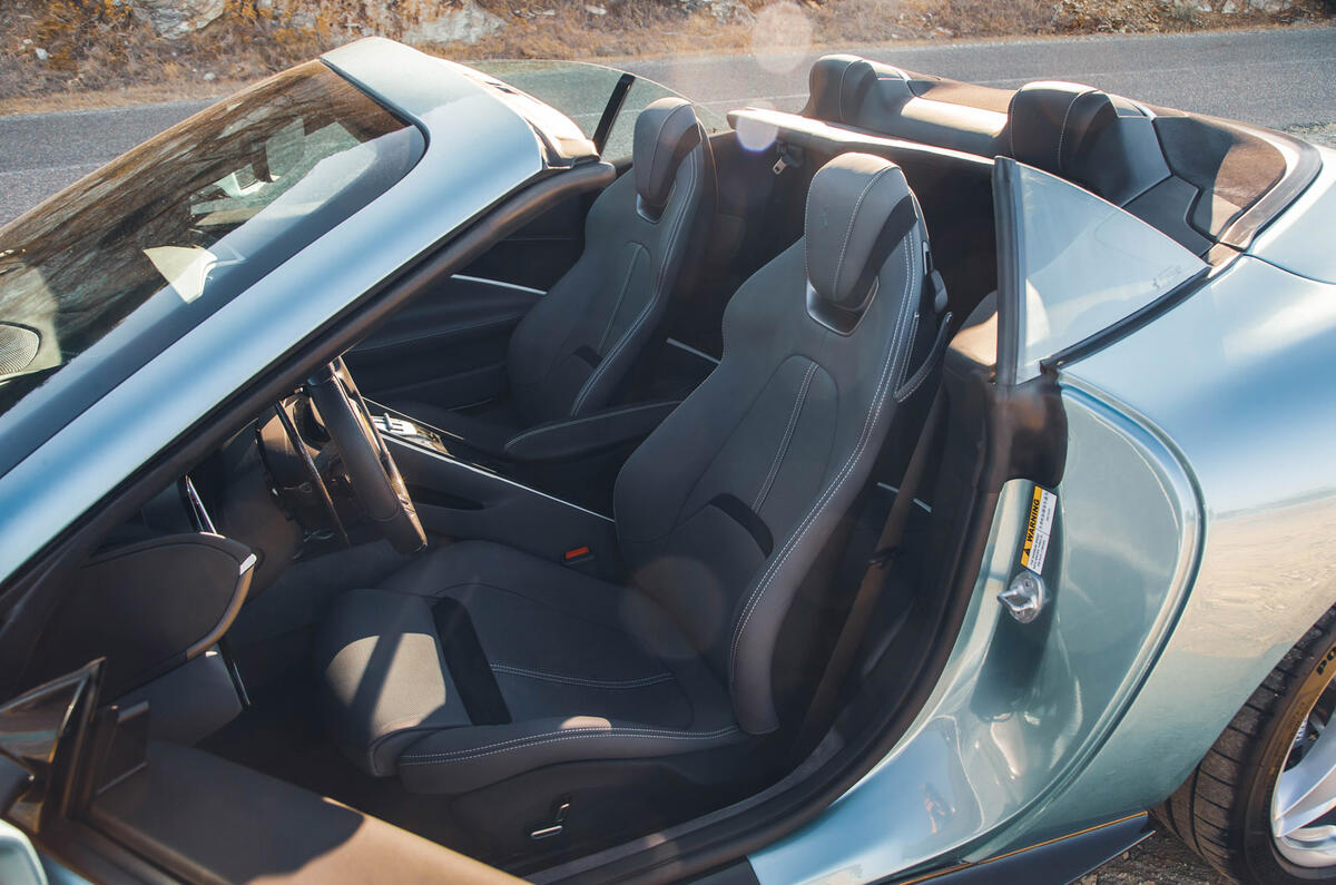 11 Ferrari Roma Spider FD 2023 front seats 11 Ferrari Roma Spider FD 2023 front seats