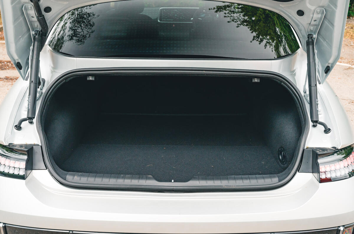 11 Hyundai Ioniq 6 RT 2023 boot