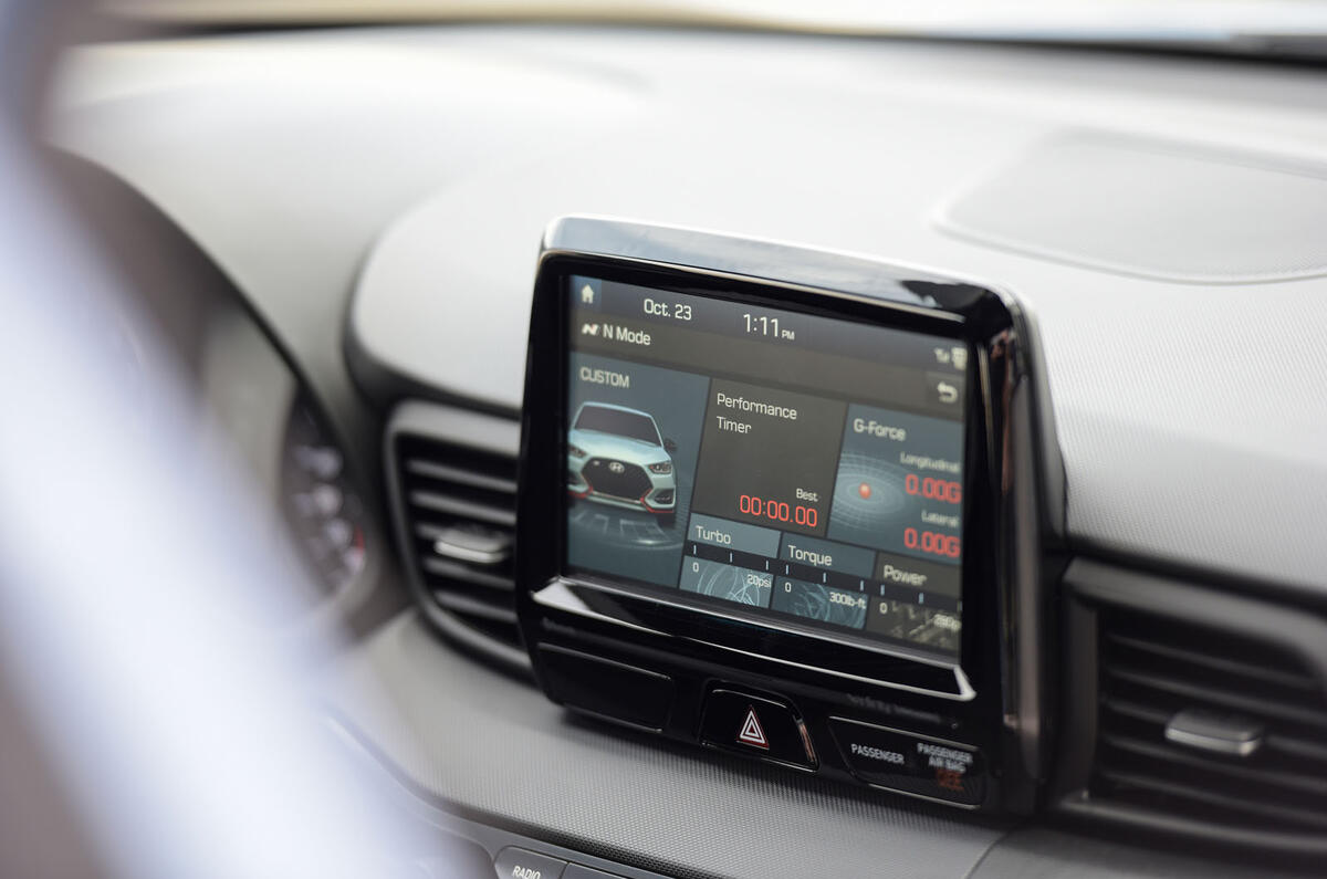 Hyundai Veloster N 2018 review - infotainment
