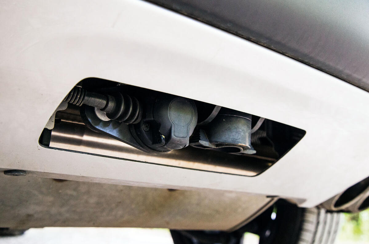 Jeep Compass 2018 road test review - tow bar