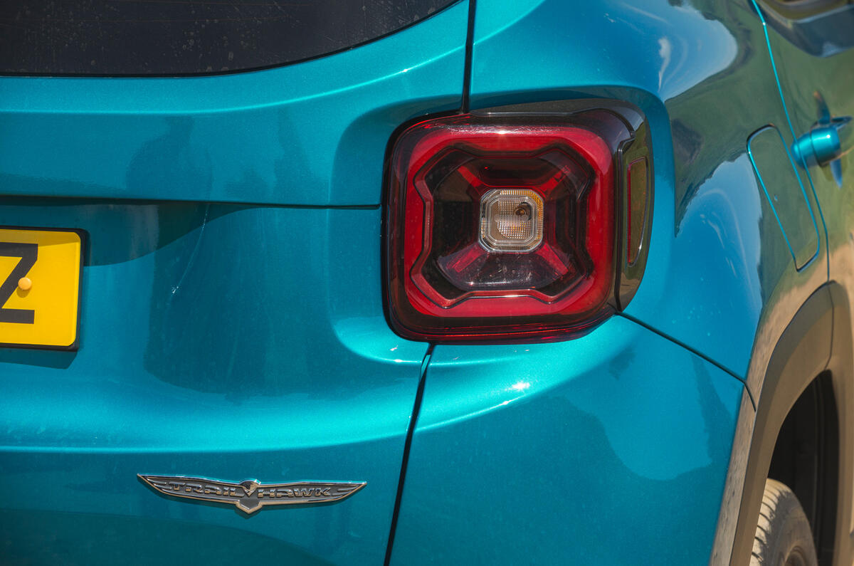 11 Jeep Renegade 4xe 2021 RT rear lights