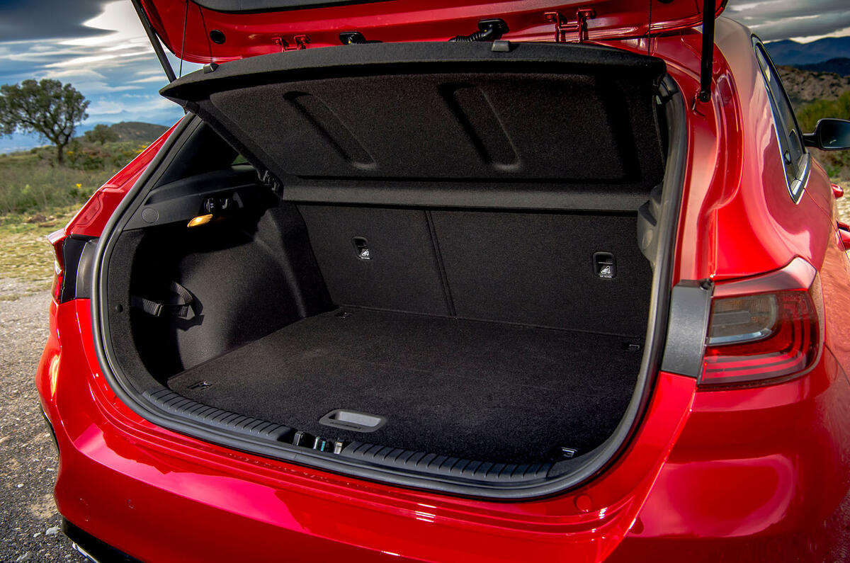 Kia Ceed GT 2019 road test review - boot