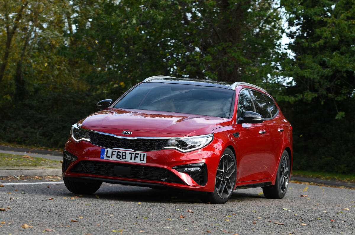 Kia Optima Sportswagon 2018 review - cornering front
