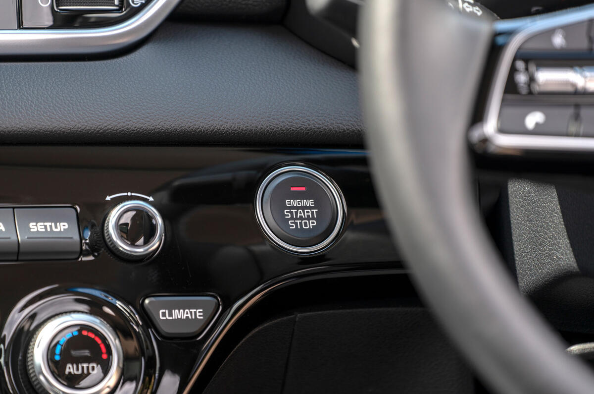 11 Kia Sportage 2020 road test review update start button