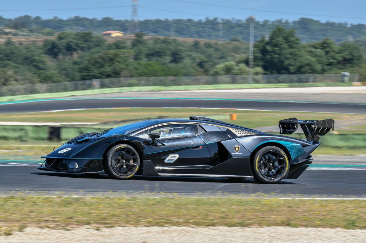 11 Lamborghini Essenza SCV12 2021 RT side