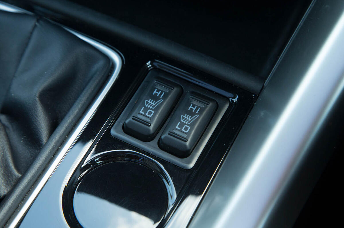Mitsibushi Eclipse Cross 2018 review heated seat controls