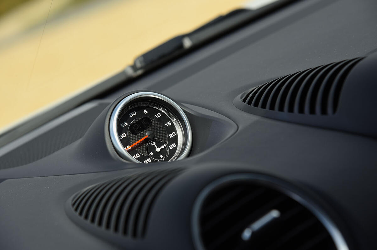 Porsche 718 Cayman GTS 2018 review clock