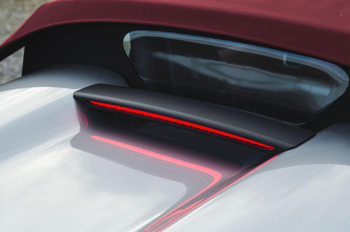 Porsche 718 Spyder 2020 road test review - rear window