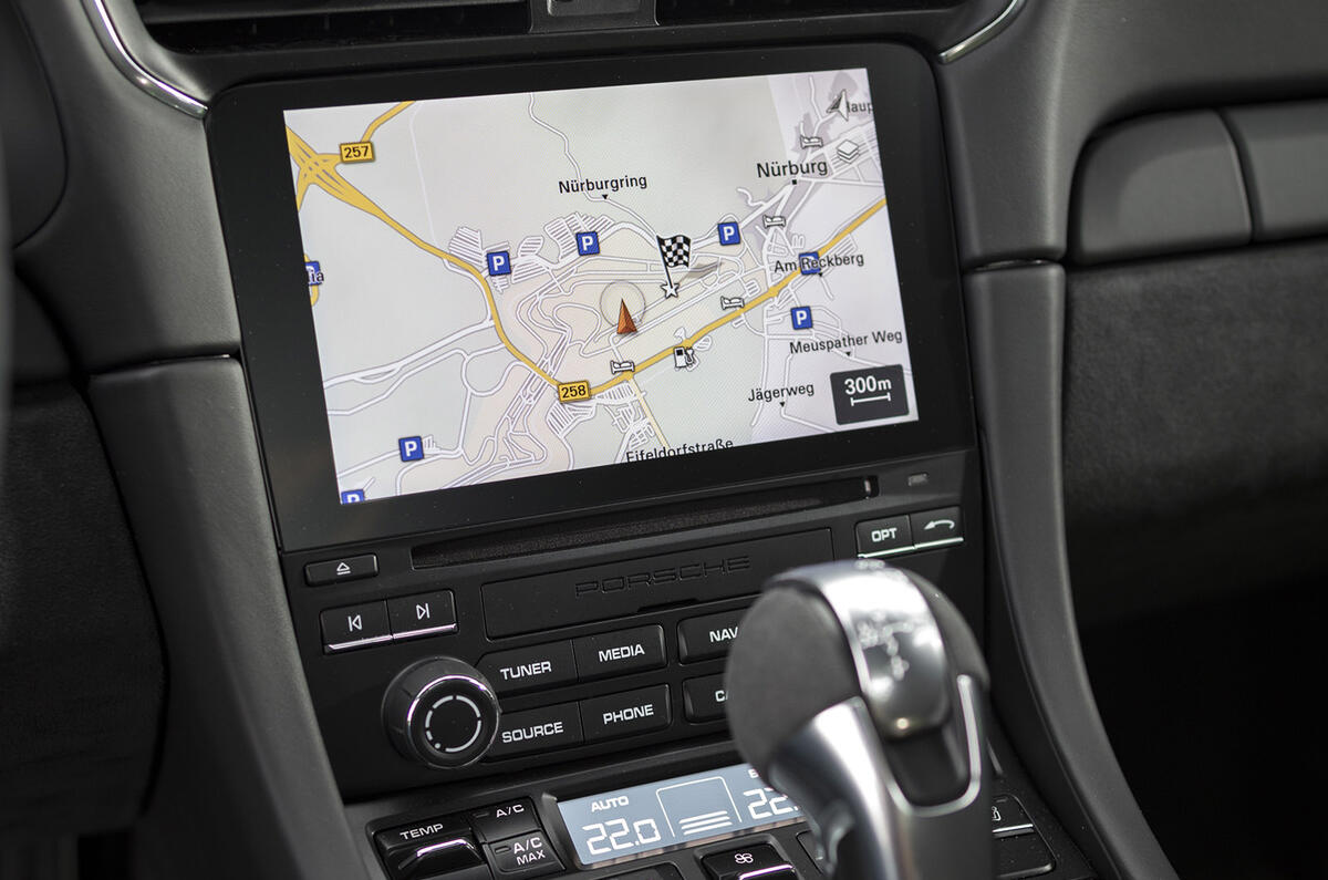 Porsche 911 GT3 RS 2018 review infotainment