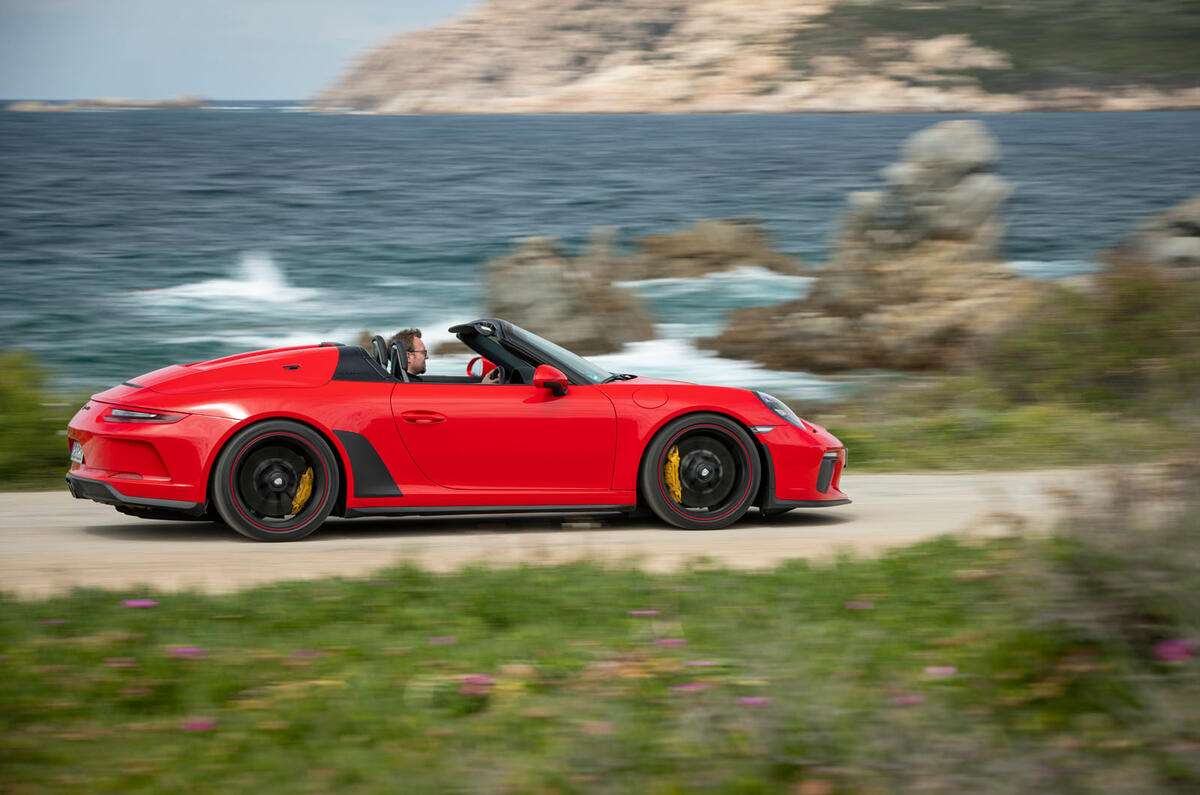 Porsche 911 Speedster 2019 review - on the road side