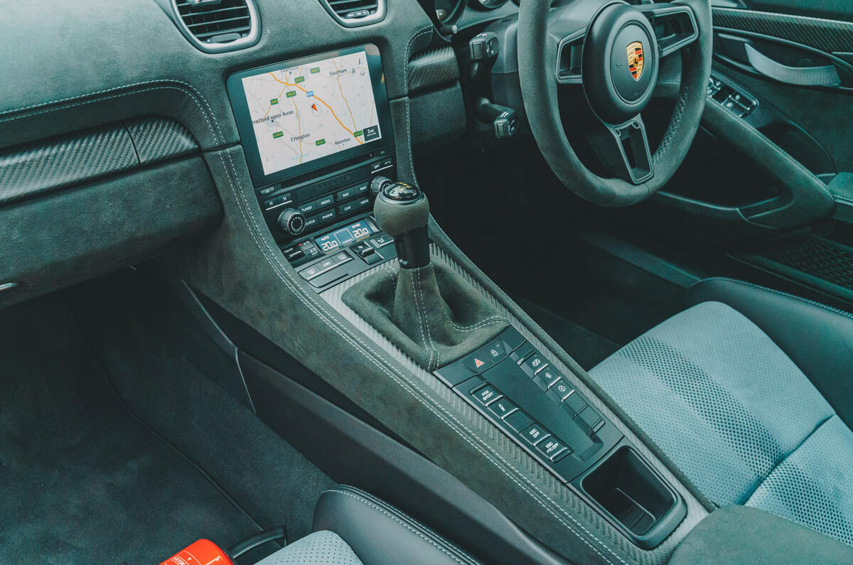 11 Porsche Cayman GT4 RS RT 2022 centre console gear lever