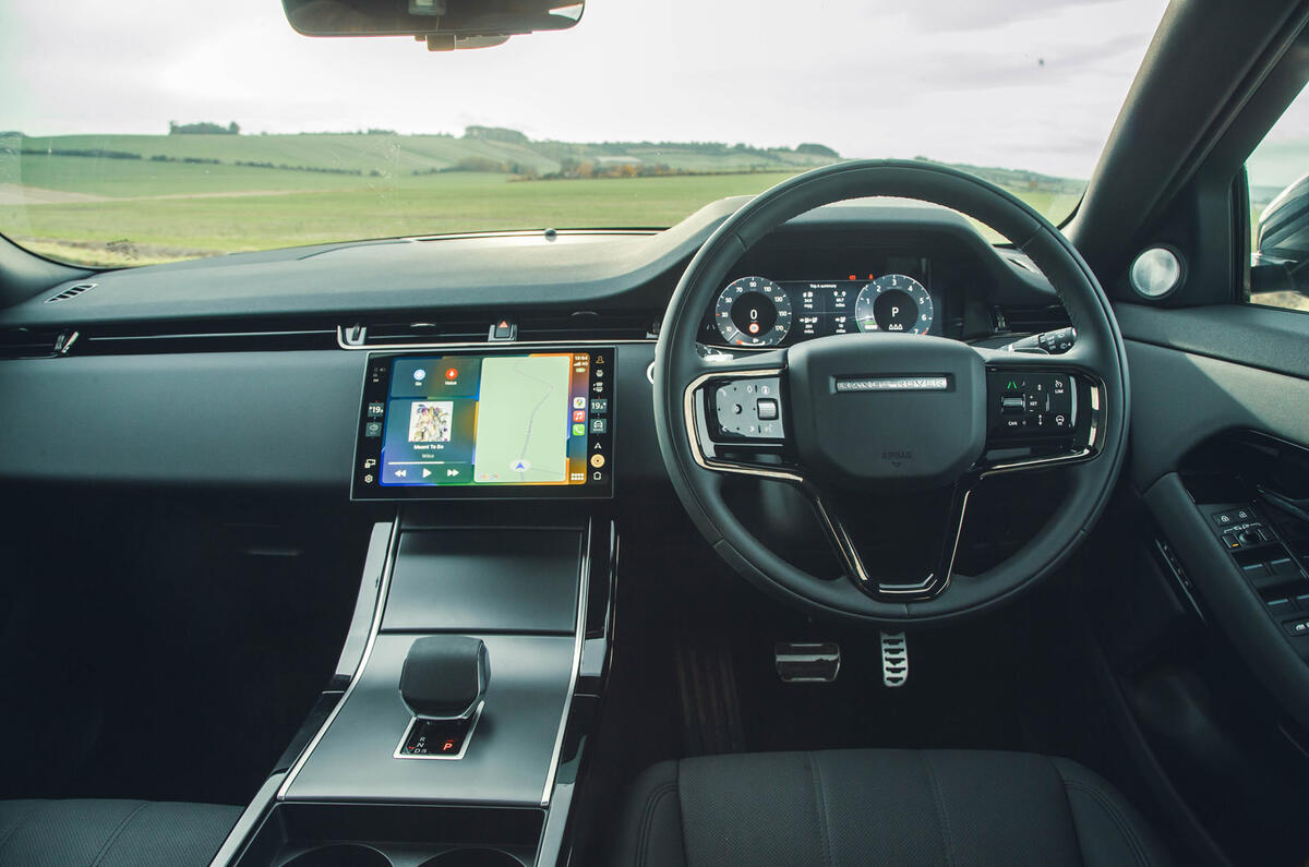 11 Range Rover Evoque RT 2024 dashboard