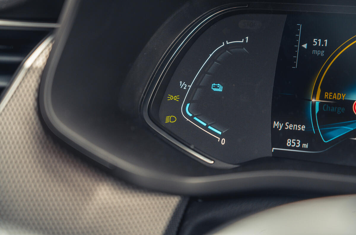 11 Renault Arkana 2021 road test review charge indicator 11 Renault Arkana 2021 road test review charge indicator