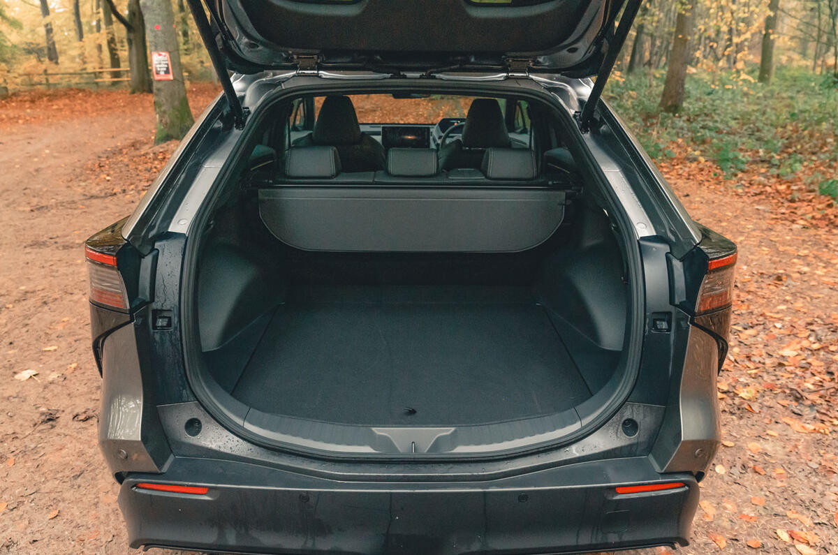 11 Toyota bZ4X AWD RT 2023 boot