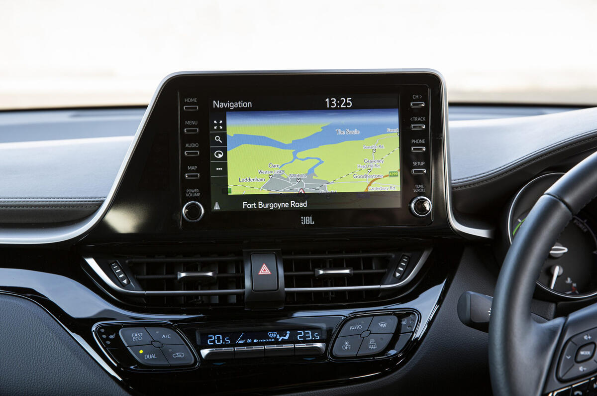 11 Toyota C HR 2021 RT infotainment