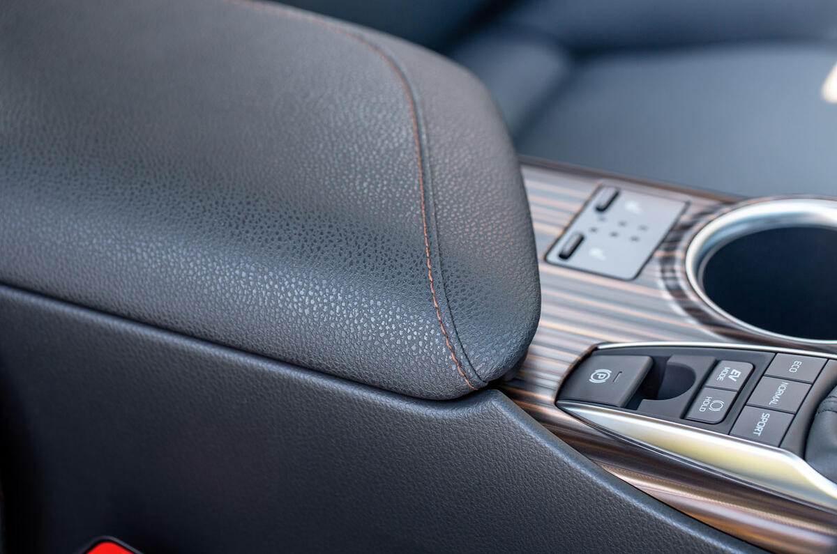 Toyota Camry 2019 review - leather