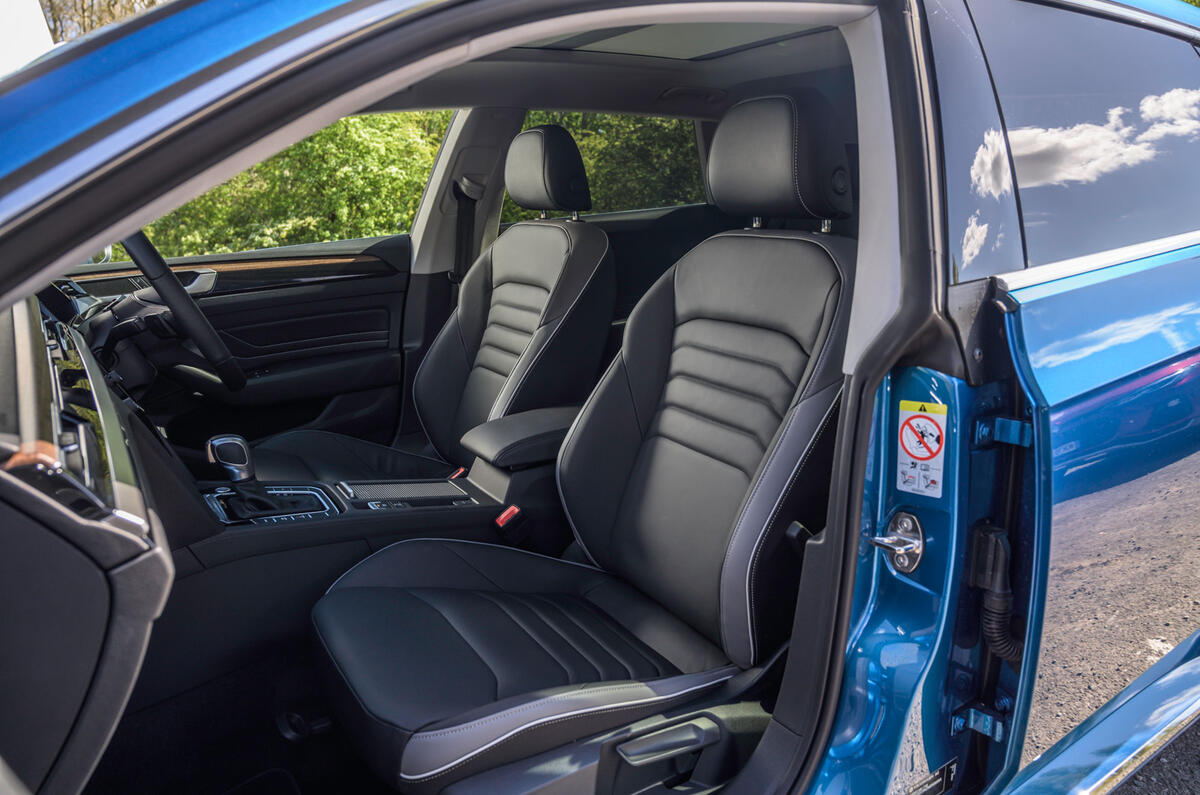 11 Volkswagen Arteon Shooting Brake 2021 RT cabin