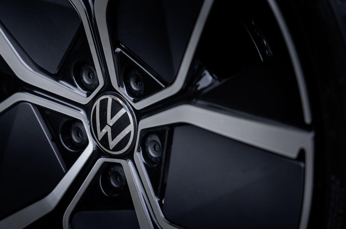 11 Volkswagen Golf Mk85 2024 review r line wheel