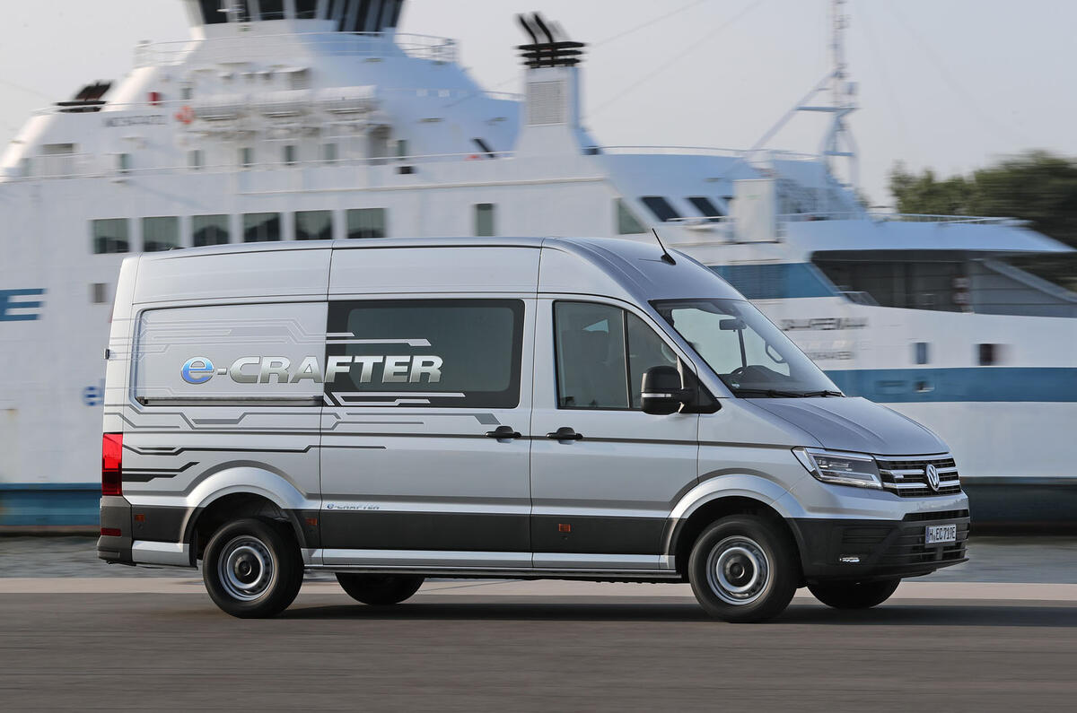 Volkswagen e-Crafter 2018 review - on the road right