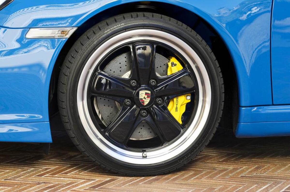 Porsche 911 Speedster black alloys