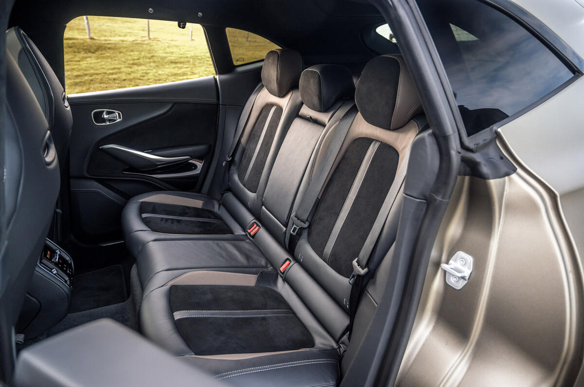 12 Aston Martin DBX 707 RT 2022 rear seats 12 Aston Martin DBX 707 RT 2022 rear seats