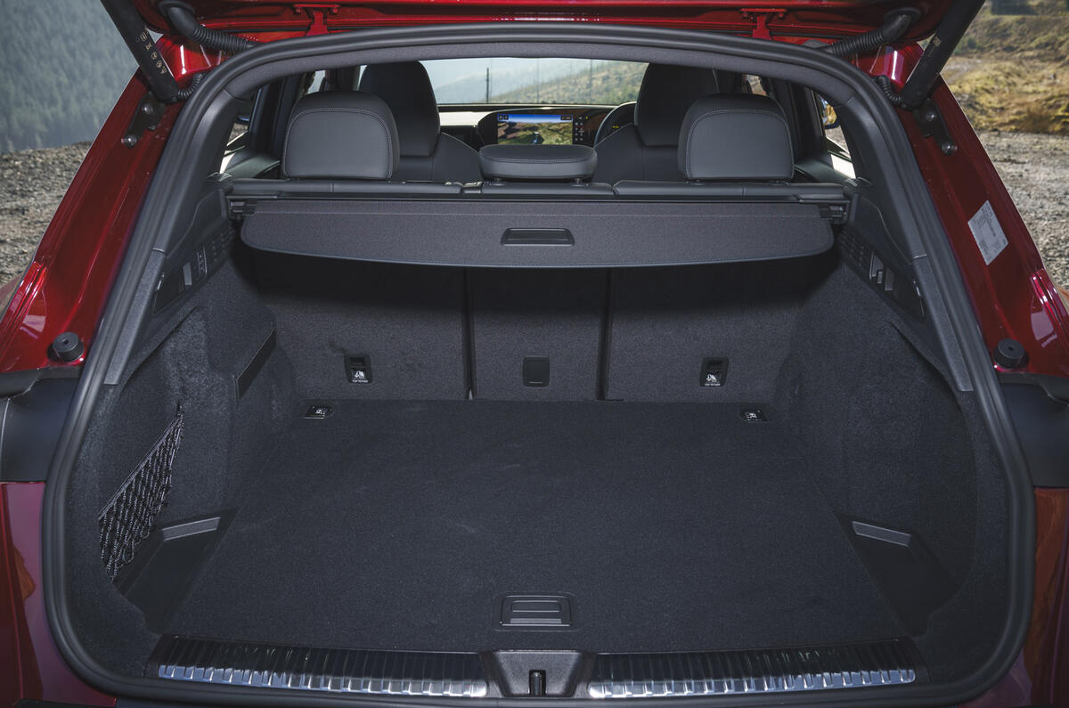 12 Audi Q5 2025 Autocar road test review boot