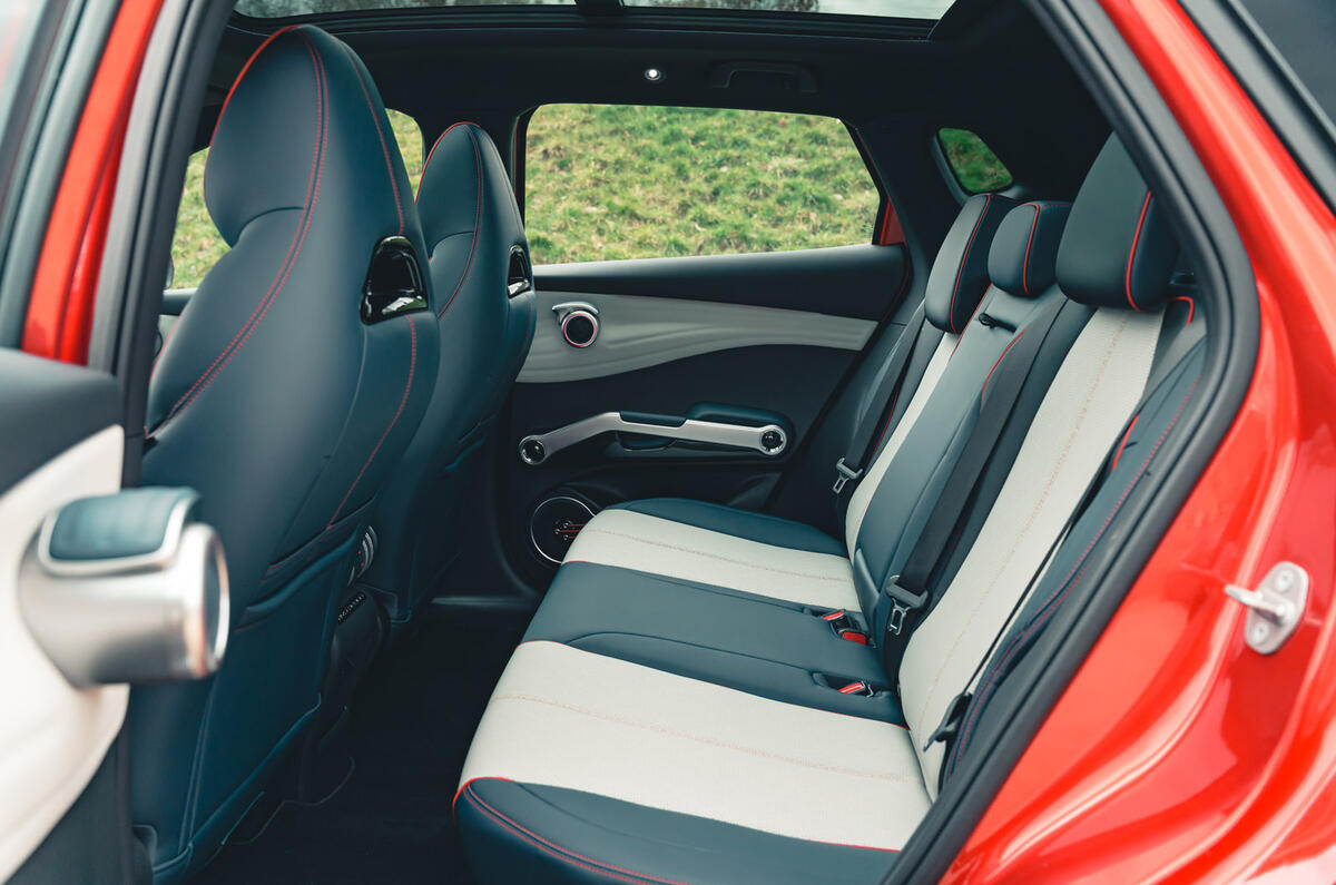 12 BYD Atto 3 RT 2023 rear seats