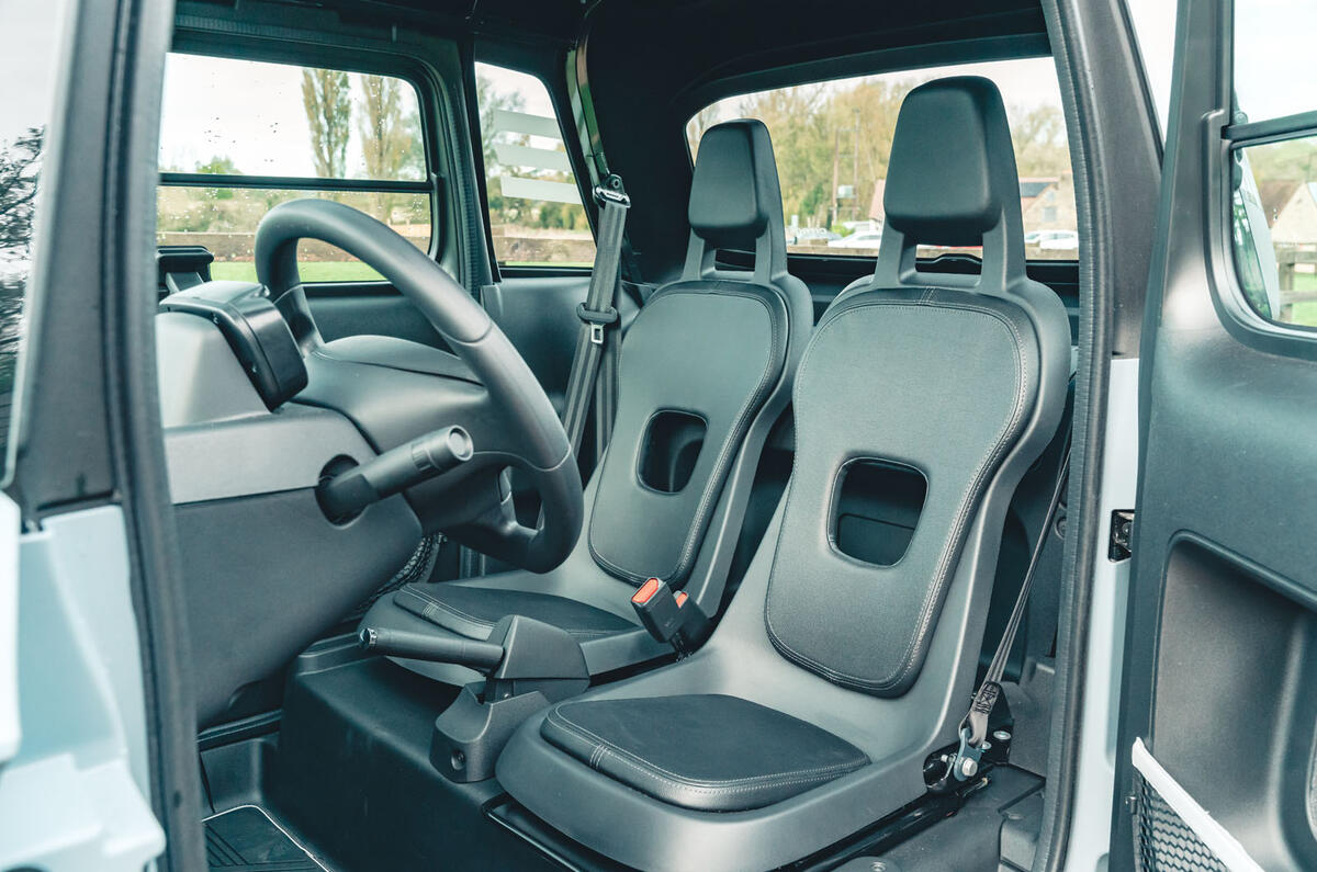 12 Citroen Ami RT 2023 seats