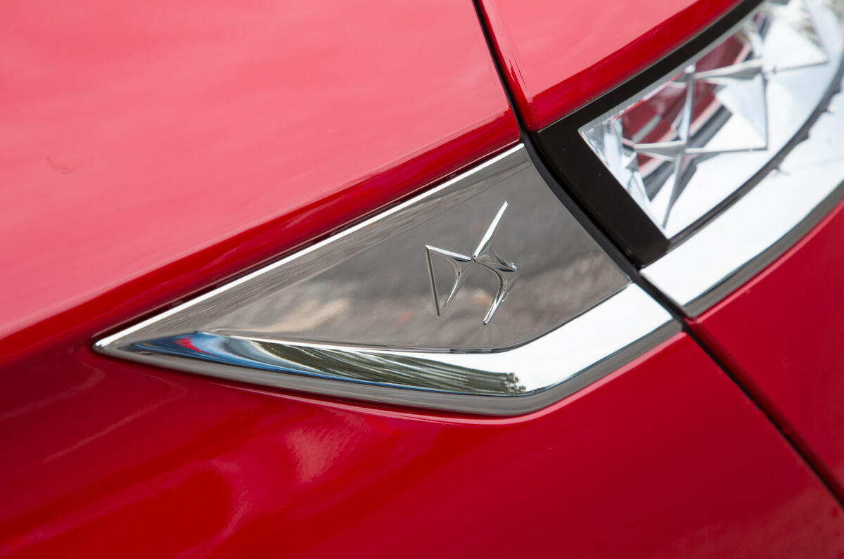 DS 7 Crossback 2018 road test review side decals