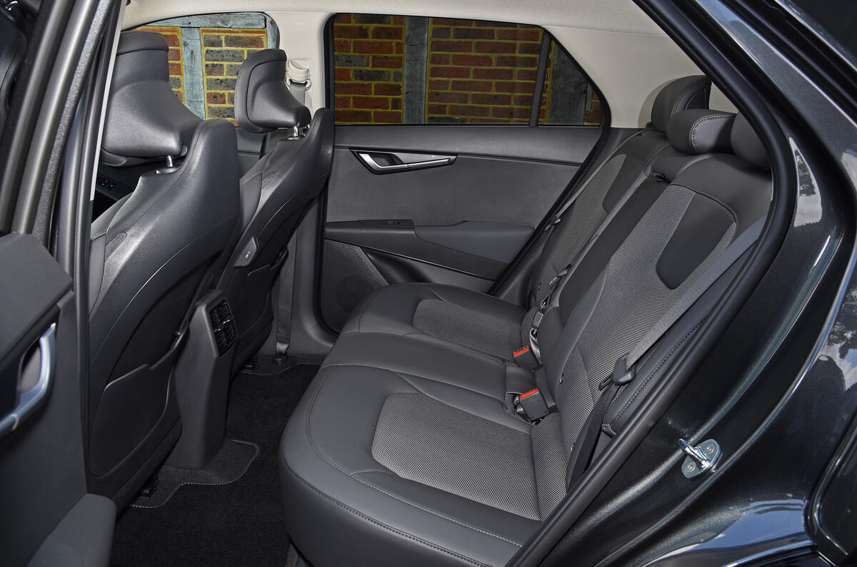 12 Kia Niro EV RT 2022 rear seats