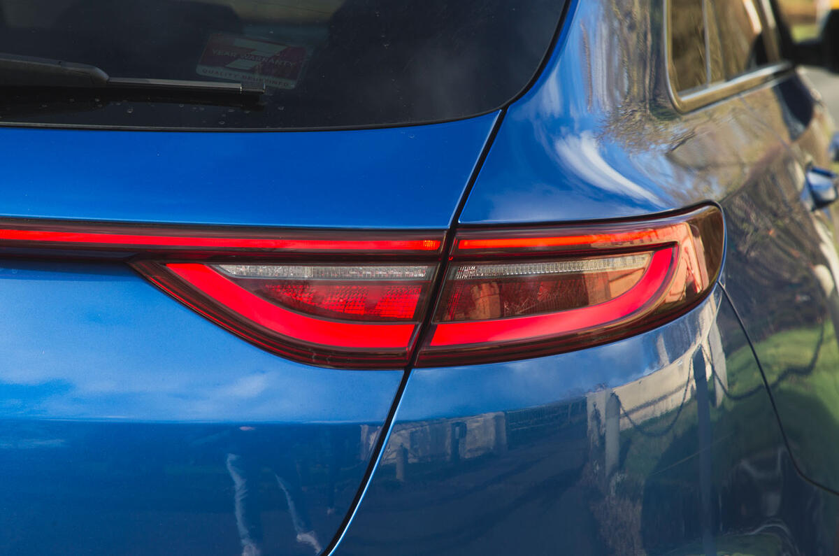 Kia Proceed GT-Line 2019 road test review - rear lights