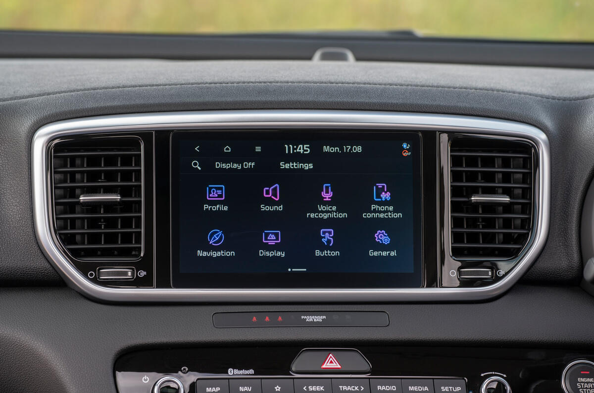 12 Kia Sportage 2020 road test review update infotainment