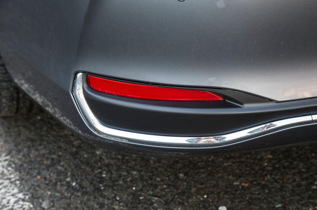 Lexus ES 2019 road test review - bumper trim